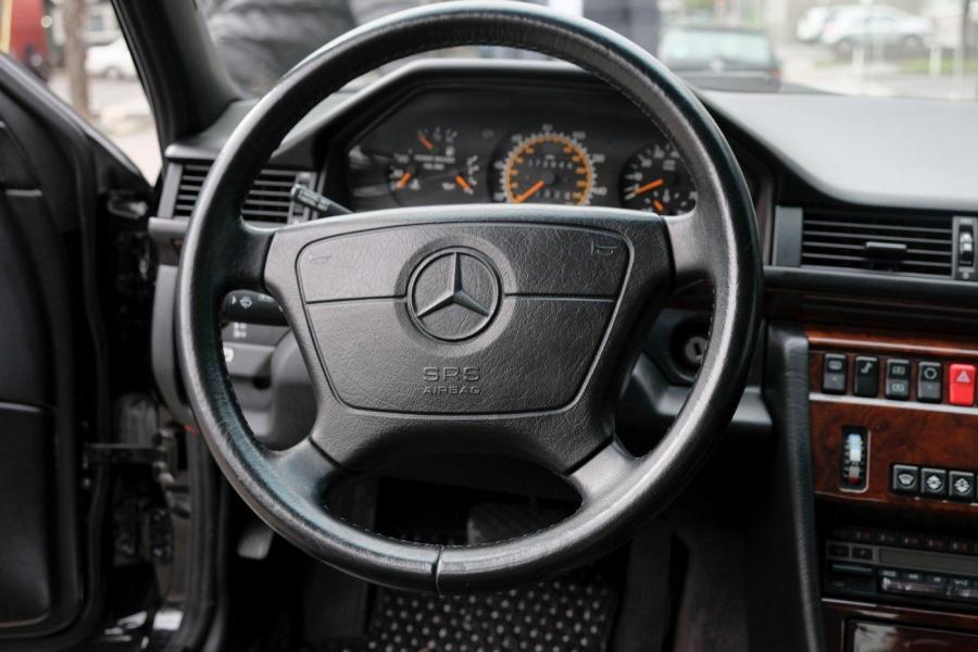 Панель приборов Mercedes-Benz 500 E (W124) 1992 года  (фото 20 из 69)